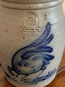 lot 142 image: Rowe Pottery Crock