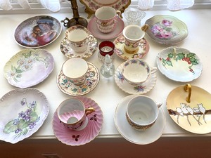 lot 147 image: Various teacupssaucers, shaving mug, plates and more.