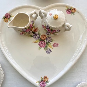lot 148 image: Adorable Heart Shaped Breakfast Tea Set