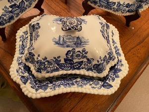 lot 106 image: Blue Transfer Tureen and PlatesBowls