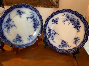 lot 156 image: Seven Pieces of Flow Blue