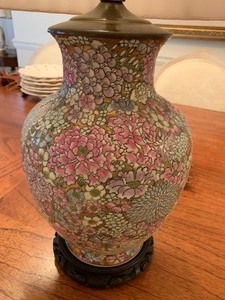 lot 159 image: Floral Design Beautiful Ceramic Lamp