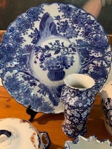 lot 220 image: Lot of Blue and White Assorted Pottery and Ceramic Items