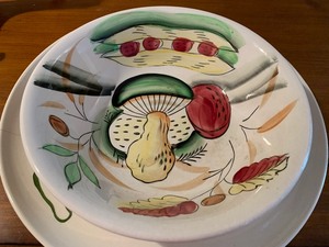 lot 222 image: Pizza and Salad Serving Dishes