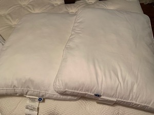 lot 295 image: Queen Size Sleep Number Heated Mattress Pad and Pillows