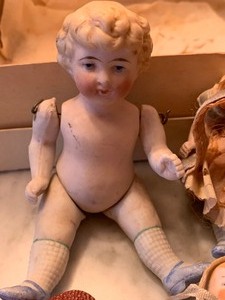 lot 284 image: 4 German Bisque Dolls and Baby Jesus Doll