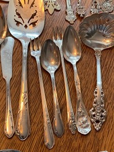 lot 307 image: Random Pieces of Flatware