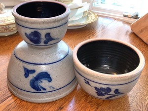 lot 309 image: Rowe Pottery Three Piece Nesting Mixing Bowls