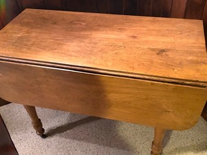 lot 236 image: Vintage Gate Leg Table