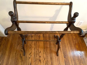 lot 311 image: Quilt Rack