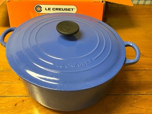 lot 323 image: LeCreuset 7 14 Quart Stockpot