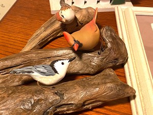 lot 320 image: Decorative Bird Decor Items