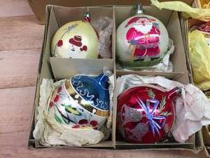 lot 343 image: Vintage Christmas Bulbs
