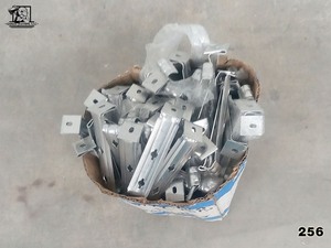lot 256 image: Box of 5 Gutter brackets