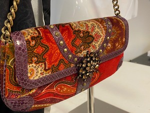 lot 18 image: Isabella Fiore Handbag