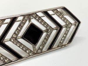 lot 41 image: Brooch by Alexis Kirk