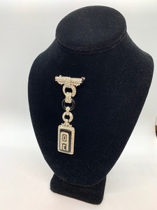 lot 40 image: Art Deco 89 Brooch