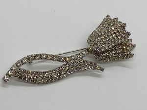 lot 37 image: Stunning Tulip Rhinestone Brooch