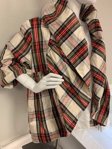 lot 80 image: Beautiful Ladies Light Weight Coat