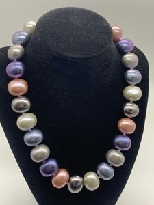 lot 102 image: Multi Colored Faux Pearl Necklace