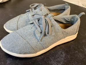 lot 142 image: Ladies Shoes by TOM- Size 8.5