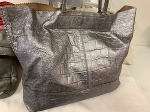 lot 152 image: Four TotesHandbags by Banana Republic