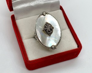 lot 185 image: Lois Hill Sterling Ring