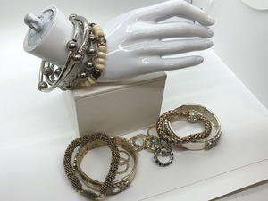 lot 187 image: Costume Jewelry