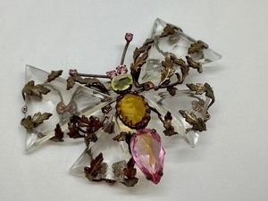 lot 110 image: Ornate Vintage Crystal Butterfly Pin Brooch