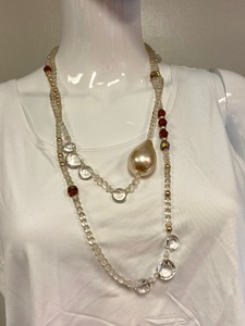 lot 113 image: Vintage Clear Acrylic & Glass Beaded Necklace & Vintage Sweater Clip