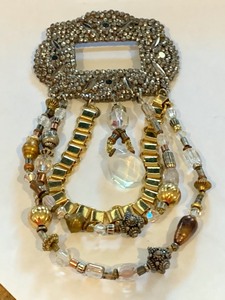 lot 197 image: Decorative Elaborate Brooch