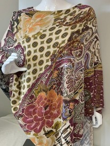 lot 209 image: Ladies Poncho by Chicos (new wtag)
