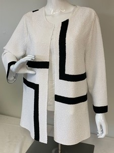lot 215 image: Chicos Travelers Collection