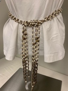 lot 237 image: Decorative Pearl and Silver Belt
