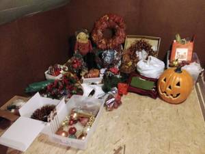 TONS of Holiday Dcor