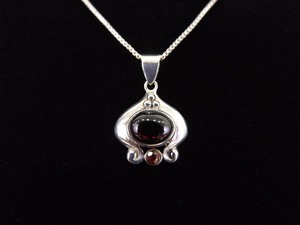 .925 Sterling Silver Garnet Cabochon Pendant Necklace