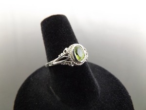 .925 Sterling Silver Oval Cut Peridot Ring Size 7.25