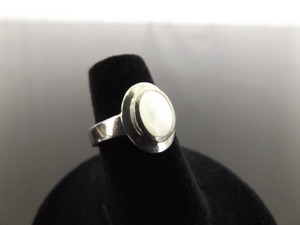 .925 Sterling Silver Inlayed Mother of Pearl Ring Size 6