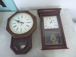 2 Wall Clocks