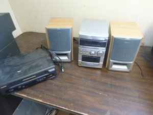 Aiwa CDCassetteRadio and 2 Speakers