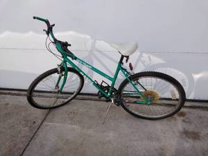 lot 32 image: Magma 18 Speed Bicycle