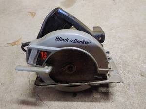 lot 86 image: Black & Decker Circular Saw