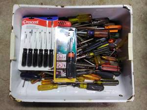 lot 91 image: Metal Tub of Screwdrivers