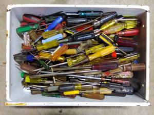 lot 92 image: Metal Tub of Screwdrivers