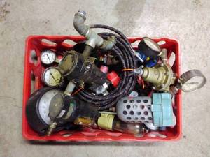 lot 95 image: Crate of Air Hoses & Gauges