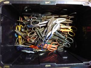 lot 120 image: Tub FULL of Shears