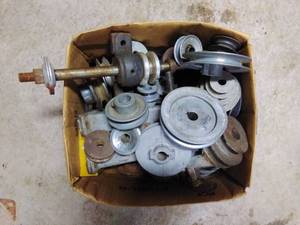 lot 127 image: Box of Pulleys