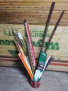 lot 143 image: Can FULL of Saw Blades