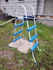 lot 201 image: Pool Ladder