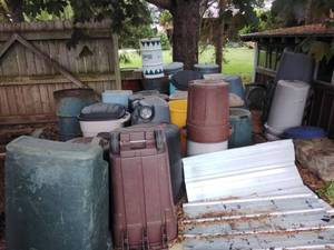 lot 209 image: TONS of Trash Cans